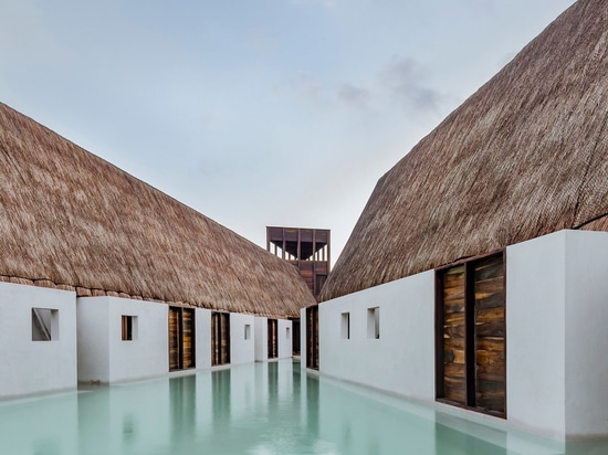 Estudio Macías Peredo estiliza la arquitectura maya para el hotel selecto de Punta Caliza