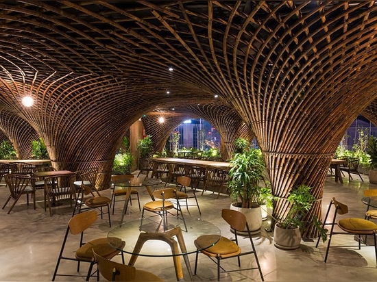 el club de bambú + el café de los arquitectos de VTN toma el lugar central en el corazón de Vietnam