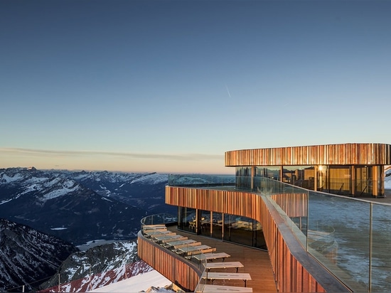 El modernismo alpino del restaurante de la cumbre de Nebelhorn