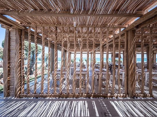 la renovación de los arquitectos elásticos del complejo playero del rinela destaca el Mar Egeo pintoresco