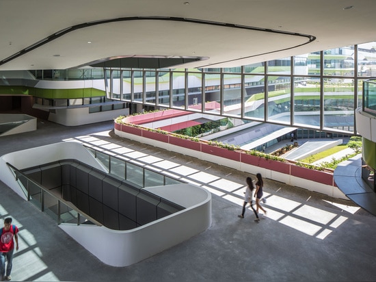 ¿Arquitectos y UNStudio del DP, Universidad Tecnológica de Singapur y diseño? campus académico de s, Singapur. El campus permite la interacción abierta entre los estudiantes y el personal de los cu...