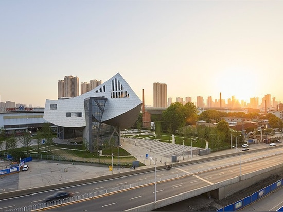 proyecto de los libeskind de Daniel el primer en China es un barrido arca-como museo en Wuhan