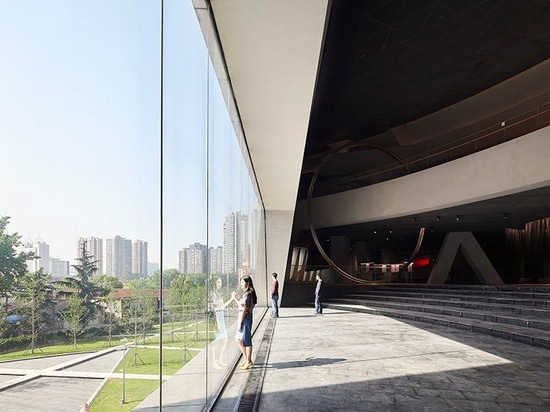 proyecto de los libeskind de Daniel el primer en China es un barrido arca-como museo en Wuhan