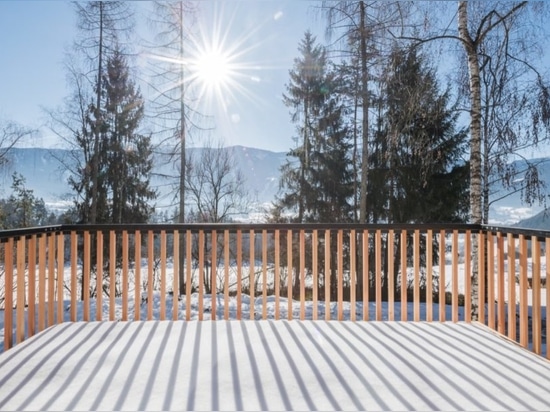 El arquitecto Stefan Hitthaler respira nueva vida en un chalet UFO-inspirado los años 70