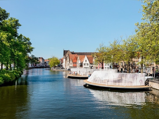 OBBA termina un pabellón flotante en los canales de Brujas