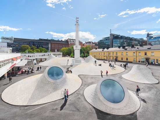 el museo de arte subterráneo ‘rex de los amos’ transforma el cuadrado de Helsinki en el paisaje de tragaluces