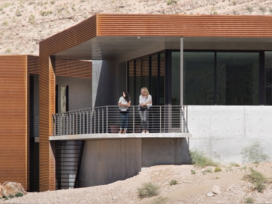 Casa de Arroyo de los diseños de la arquitectura de Hoogland para el sitio rígido del desierto en Nevada meridional