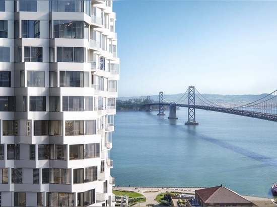 Torre de Mira de la cuadrilla del estudio en San Francisco para ofrecer torcer las ventanas saledizas