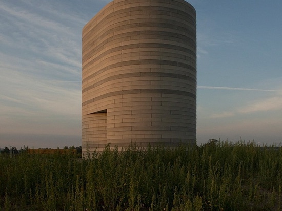 La señal de la torre de los arquitectos SIGUIENTES conecta la geología y la historia a lo largo del paisaje holandés