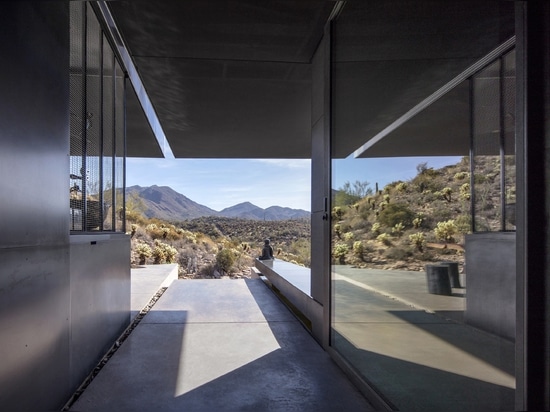 Casa ocultada del desierto del valle