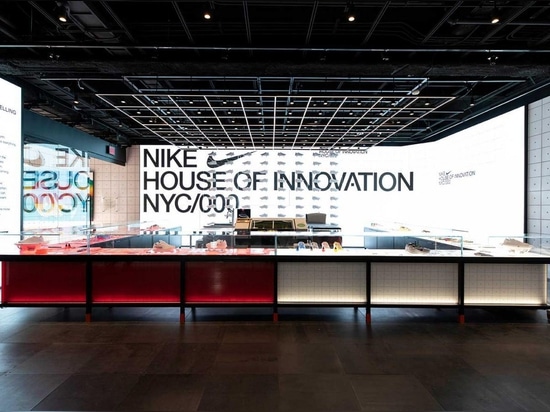 Nike revela el buque insignia immersive de Nueva York con la fachada de cristal tallada