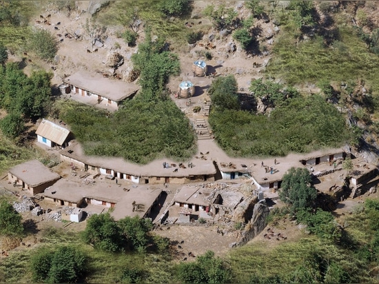 El retrete grande del culo de la chispa podía generar electricidad en pueblos indios remotos