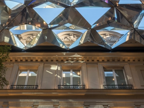 Fomente + los socios revela Apple Store en el apartamento parisiense en Champs Élysées