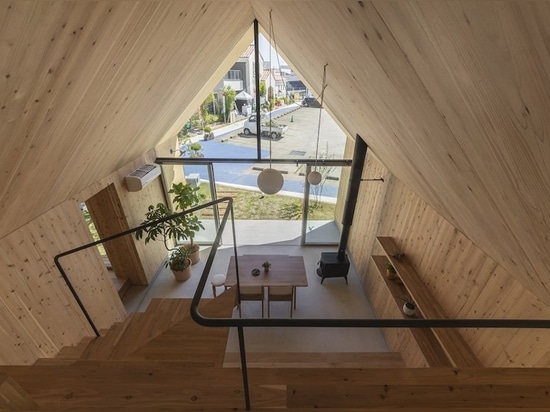 el estudio de los arquitectos del monte Fuji utiliza la madera de CLT para la vivienda prefabricada en Japón