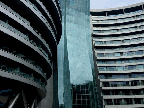 El jade + el QA revela el hotel del “groundscraper” en mina china