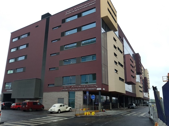 Banco de BILDU en el centro de la atención sanitaria de Kalasatama (Finlandia).