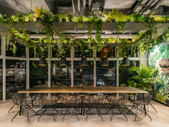 EL ESTUDIO X CREA EL LUGAR DE TRABAJO JUGUETÓN Y INTERACTIVO EN HONG KONG PARA LA COMPAÑÍA ESTADOUNIDENSE