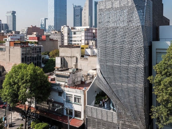 edificio de oficinas mexicano de los clads de los arquitectos del belzberg en fachada perforada del acero al carbono