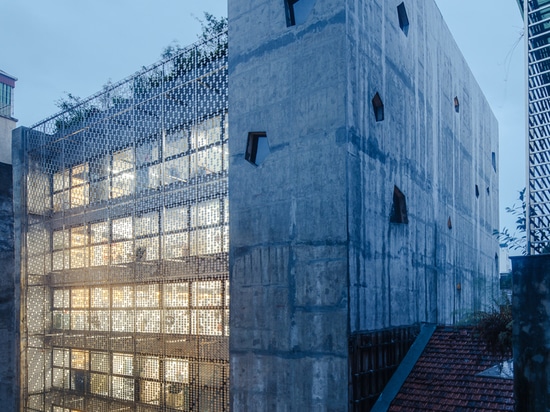 Edificio Puente de Oficinas / G8A Arquitectura y Urbanismo