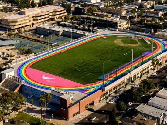 Nike pinta la pista de atletismo de Los Ángeles con los colores de la bandera del orgullo