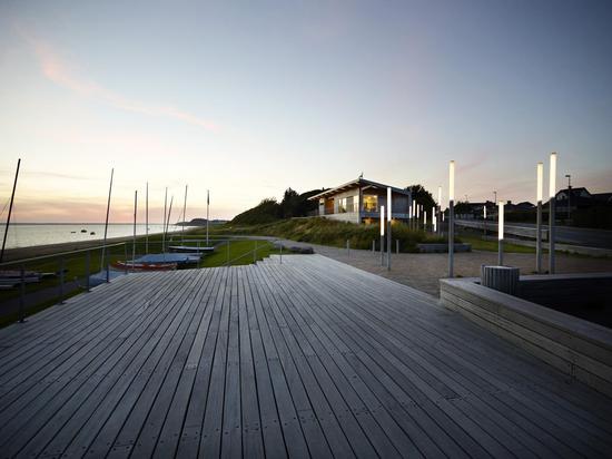 "PROMENADE" DE LA PLAYA DE ESBJERG Y CLUB DE LA NAVEGACIÓN