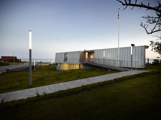 "PROMENADE" DE LA PLAYA DE ESBJERG Y CLUB DE LA NAVEGACIÓN