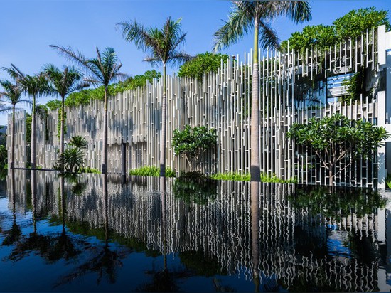 Este nuevo balneario del centro turístico se cubre en jardines de colgante