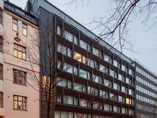 Los arquitectos Soini y Horto junto con el diseñador interior Markus Eskola terminan el Helsinki-Bulevar del añil del hotel