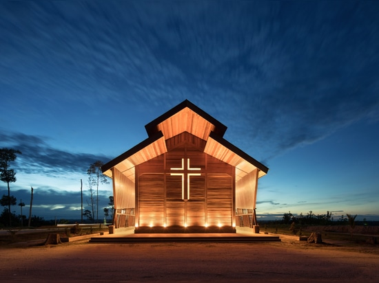 La Iglesia Oikumene en Indonesia, hecha completamente de madera