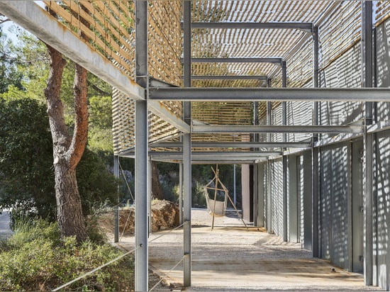 ¿Arquitectos revestidos de la CACEROLA de los paneles de emparedado de madera y del metal? extensión destacada de la escuela de la arquitectura de Marsella