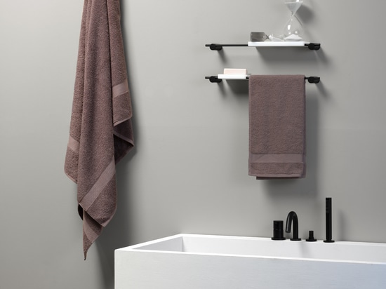 Eclectisicimo, dinamismo, y absoluta libertad de composión: Ritmonio presenta ELEMENTA, su nueva serie de accesorios que permite crear ambientes de baño únicos y personalizados.