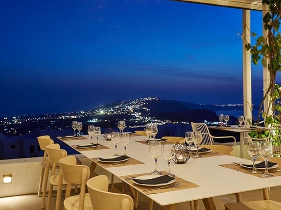 Restaurante en la isla de Santorini - Grecia