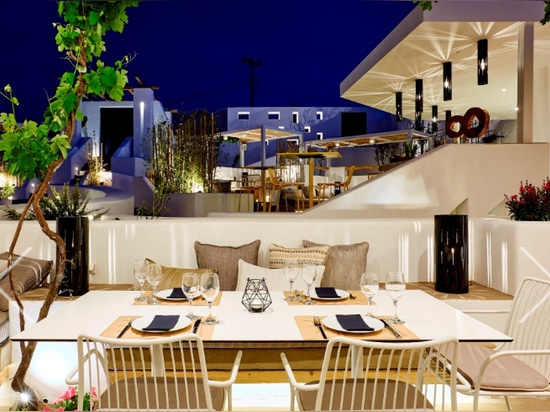 Restaurante en la isla de Santorini - Grecia