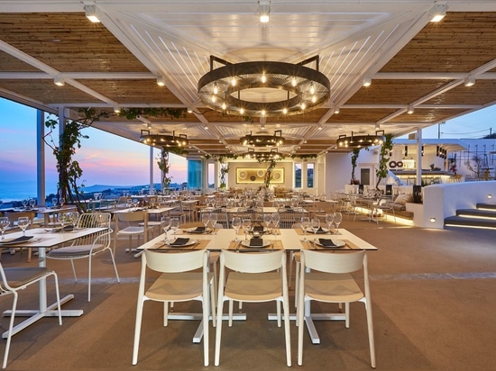 Restaurante en la isla de Santorini - Grecia