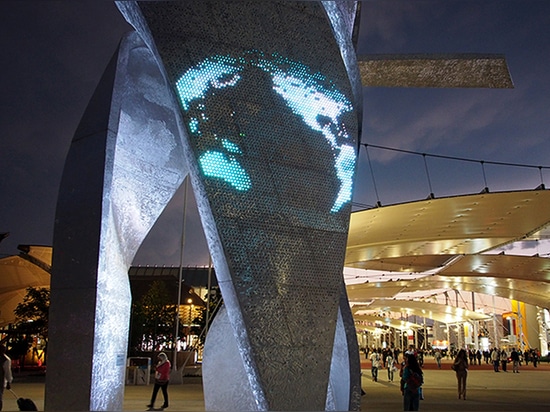 La expo de Libeskind de las esculturas de la tecnología del arte Immersive ltd Milano 2015 leyó más: ¿Daniel Libeskind e Immersive? ¿la floración espectacular de las torres ligeras de s LED en tecn...