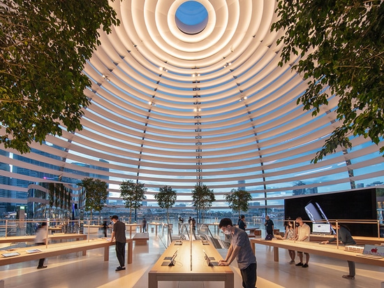 Apple y Foster + Partners inauguran la tienda flotante Marina Bay Sands en Singapur