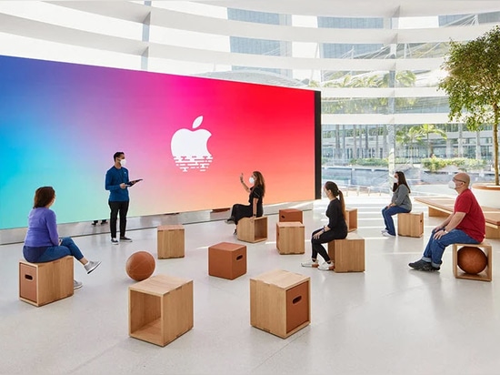 Apple y Foster + Partners inauguran la tienda flotante Marina Bay Sands en Singapur