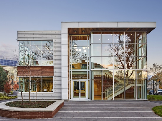 ¿El edificio? el façade de cristal de s da a visitantes las vistas prístinas de las colinas y del río que rodean el campus de la universidad de Smith, así como una conexión visual a la gimnasia. Le...