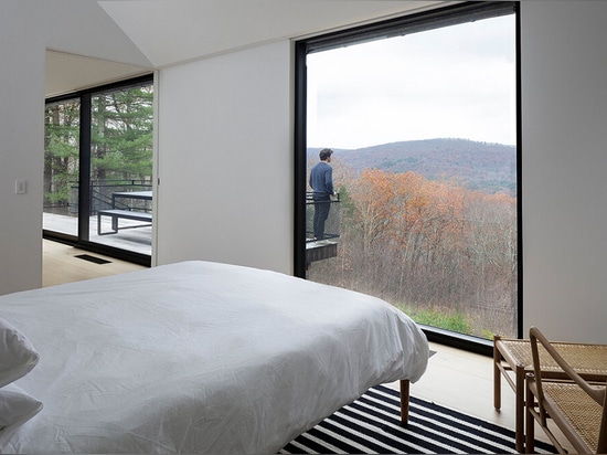 Desai Chia Ledge House logra el minimalismo en la naturaleza