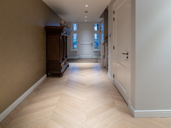 Dennebos Flooring Chevron en roble de primera calidad, prelacado