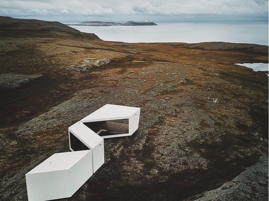 Un mirador revestido de madera diseñado por Biotope abre sus puertas en el paisaje ártico de Noruega