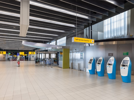 E-pier Schiphol - nuevos techos y paredes metálicos