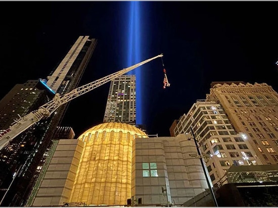 la iglesia se iluminó por primera vez en el 20º aniversario del 11-S