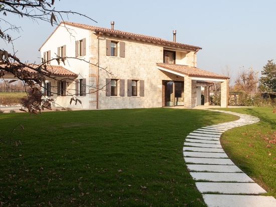 Un modelo arquitectónico simple para reinterpretar en clave contemporánea la identidad de una vivienda rural. Ritmonio para la renovación de Casa FG.