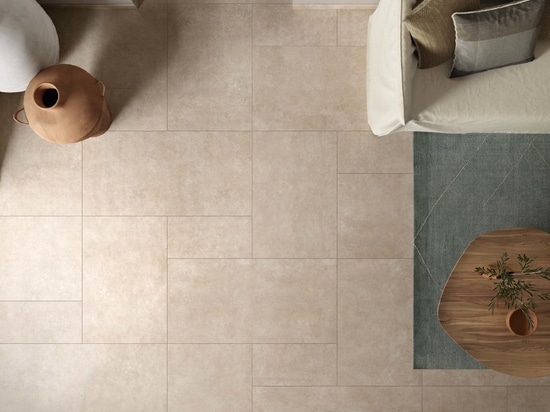 Diseño orgánico de inspiración natural, con baldosas de gres porcelánico de Casalgrande Padana