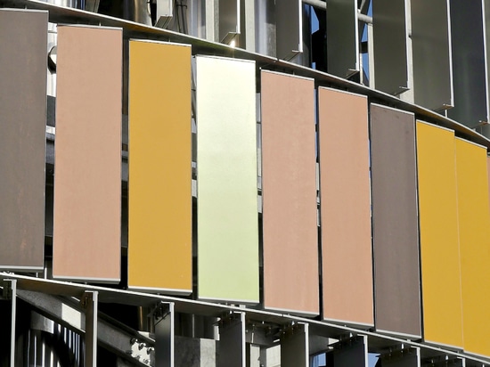 Un sorprendente brise-soleil para la nueva planta de cogeneración de Bolonia