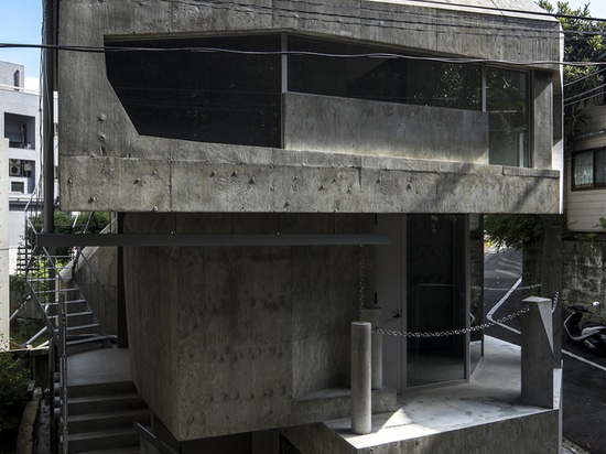 Restaurantes en Azabu-juban / KOJI AOKI + AAOAA + un diseño