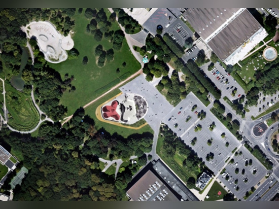 Los arquitectos arreglan el skatepark francés alrededor de un tazón de fuente marrón irregular