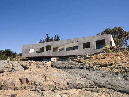 Felipe Assadi y Francisca Pulido, casa Bahía Azul, Los Vilos, Chile