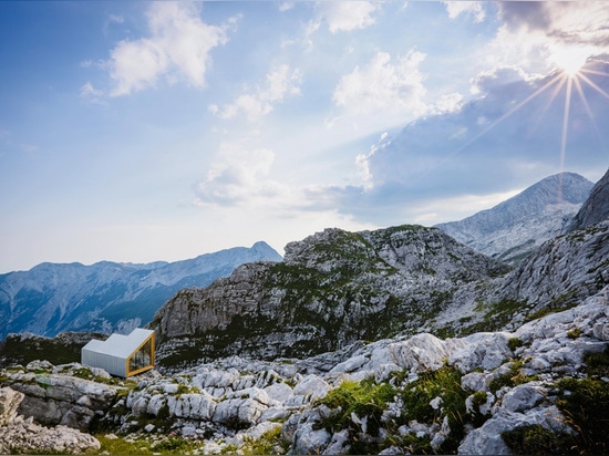 ¿el abrigo se ha construido para los escaladores de Eslovenia? montaña del skuta de s